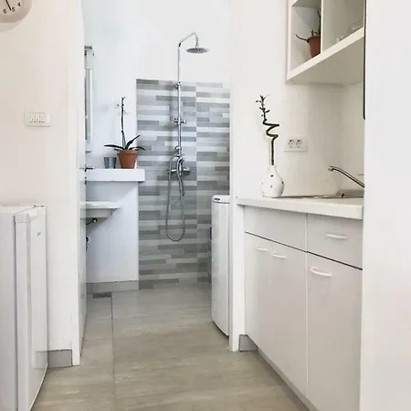 Cozy Bright With Patio Pula
